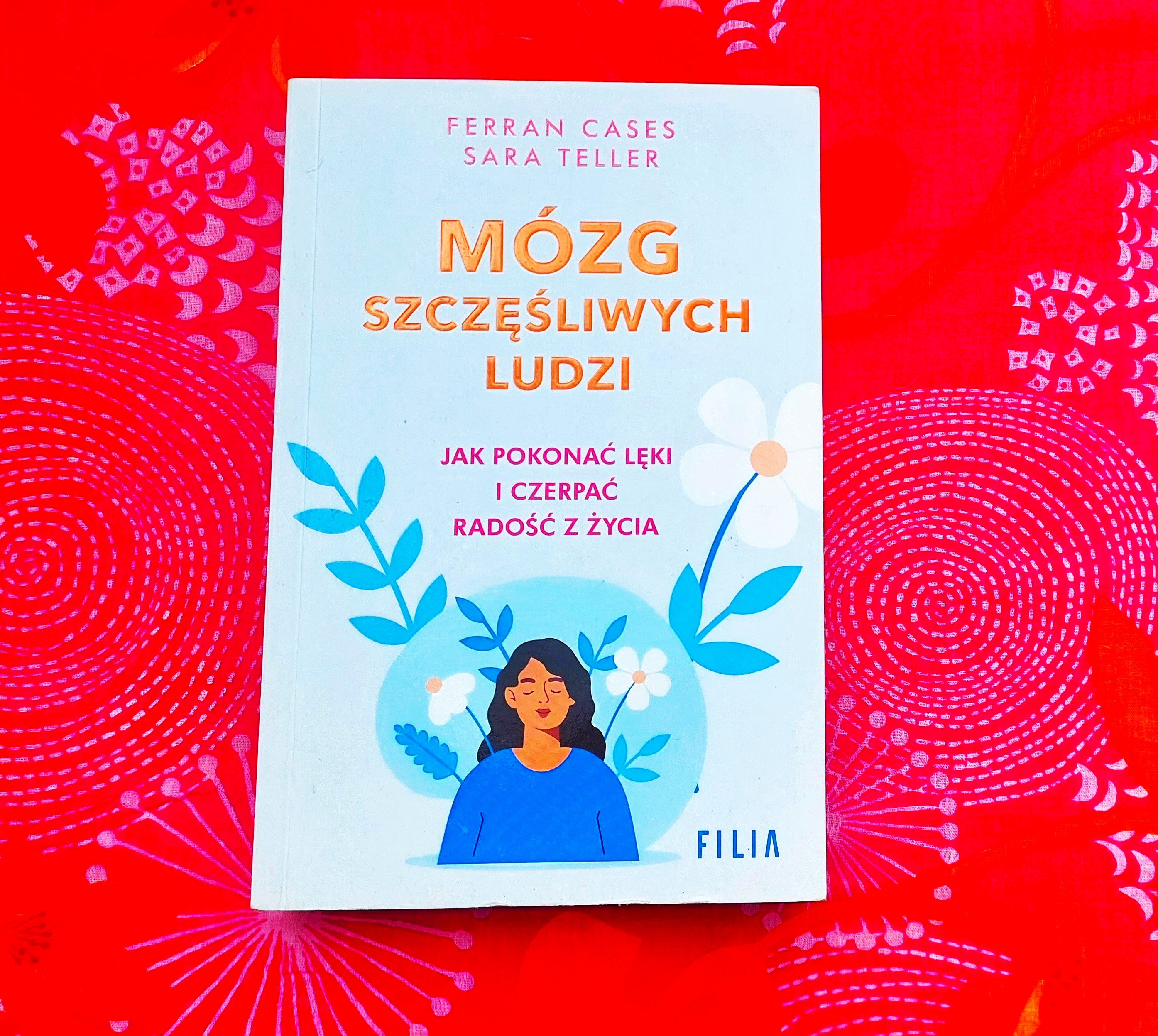 Okładka książki „Mózg szczęśliwych ludzi. Jak pokonać lęki i czerpać radość z życia" Ferrana Casesa i Sary Teller.